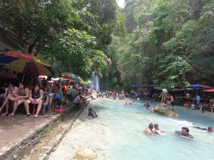 un Festivo en Kawasan falls